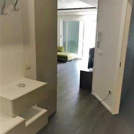 Modern New In * Makarska