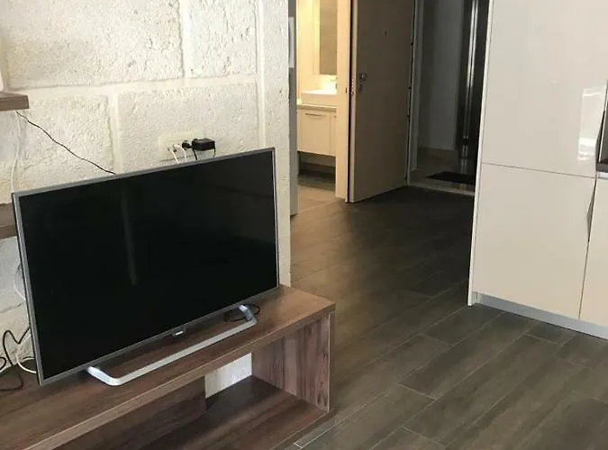 Modern New In * Μακάρσκα